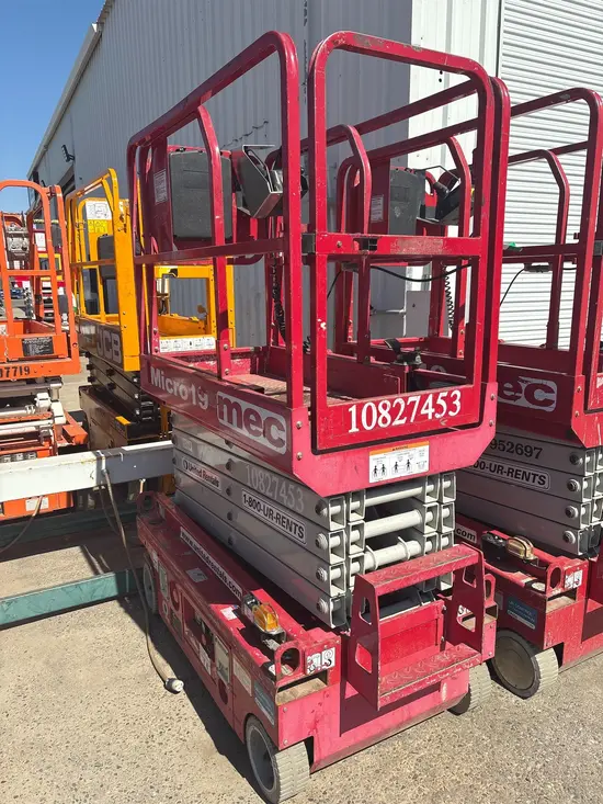 2018 MEC MICRO 19 Scissor Lift