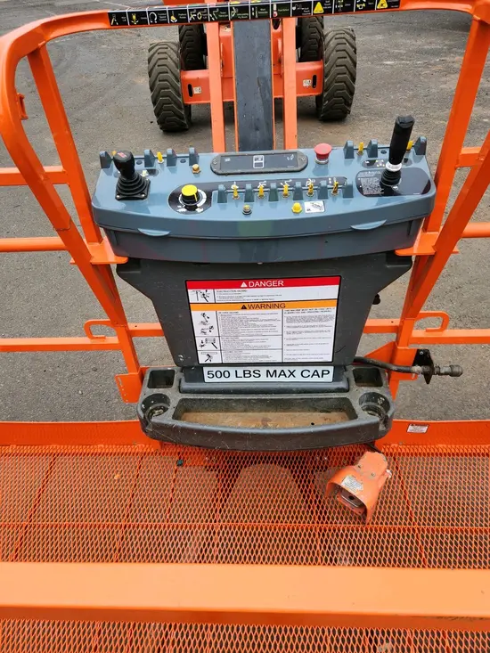 2017 JLG 800AJ Articulating Boom Lift