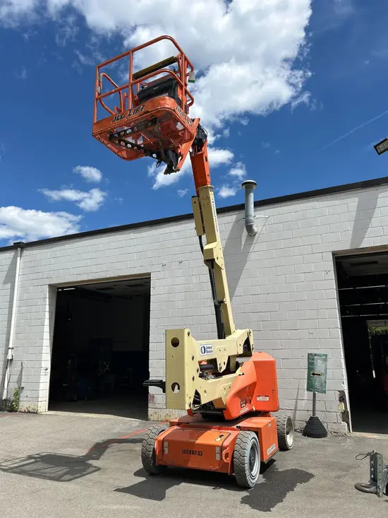 2017 JLG E400AJPN Articulating Boom Lift