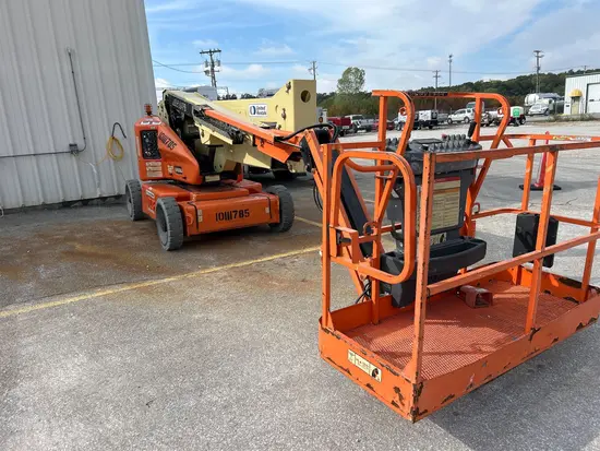 2013 JLG E450AJ Articulating Boom Lift