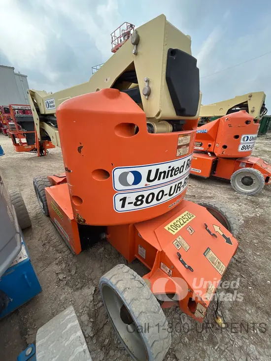 2017 JLG E400AJPN Articulating Boom Lift