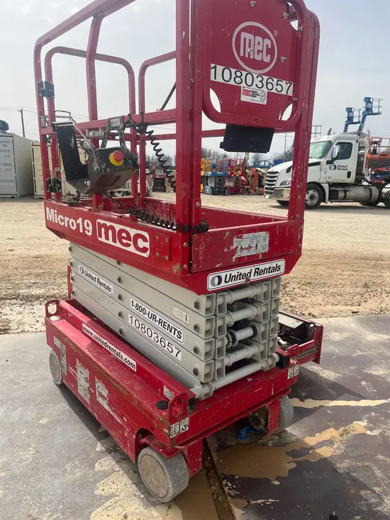 2018 MEC MICRO 19 Scissor Lift