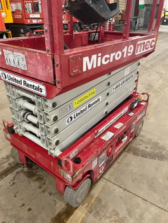 2018 MEC MICRO 19 Scissor Lift