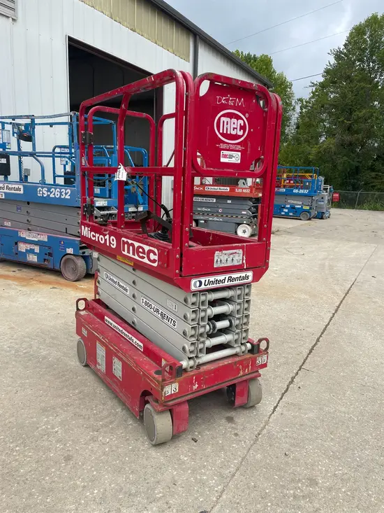 2018 MEC MICRO 19 Scissor Lift