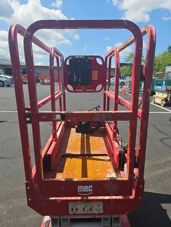 2018 MEC MICRO 19 Scissor Lift