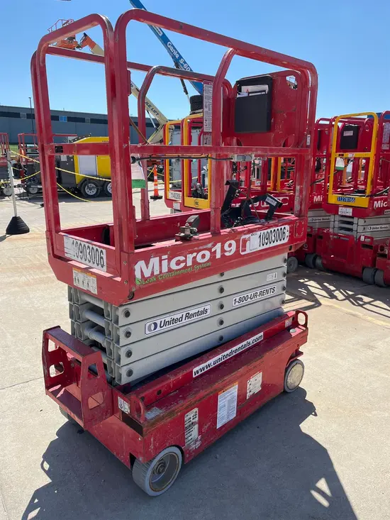 2019 MEC MICRO 19 Scissor Lift
