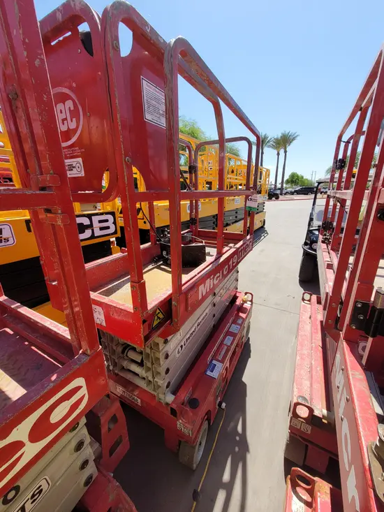 2018 MEC MICRO 19 Scissor Lift
