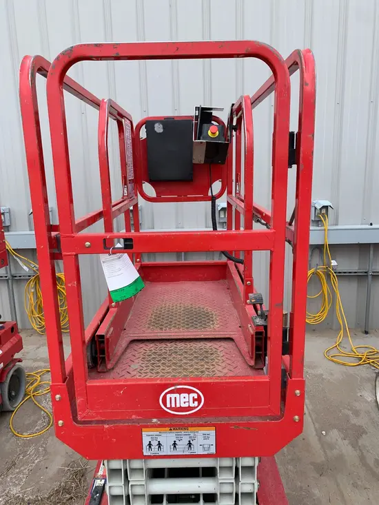 2019 MEC MICRO 19 Scissor Lift