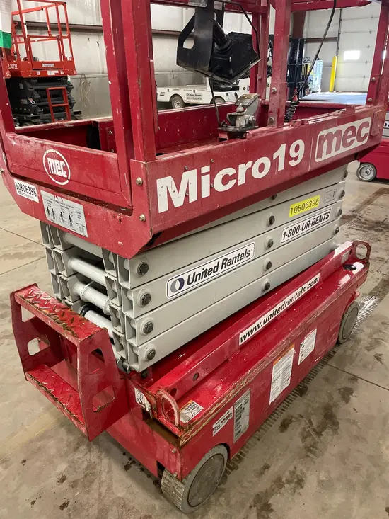 2018 MEC MICRO 19 Scissor Lift