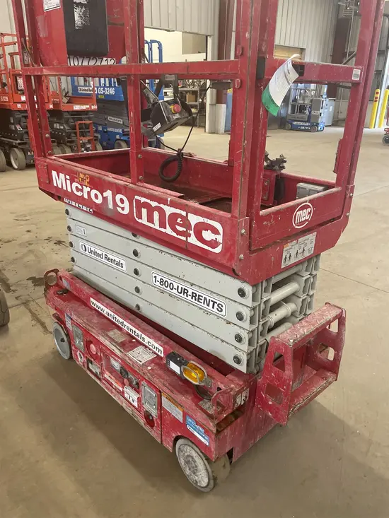 2018 MEC MICRO 19 Scissor Lift