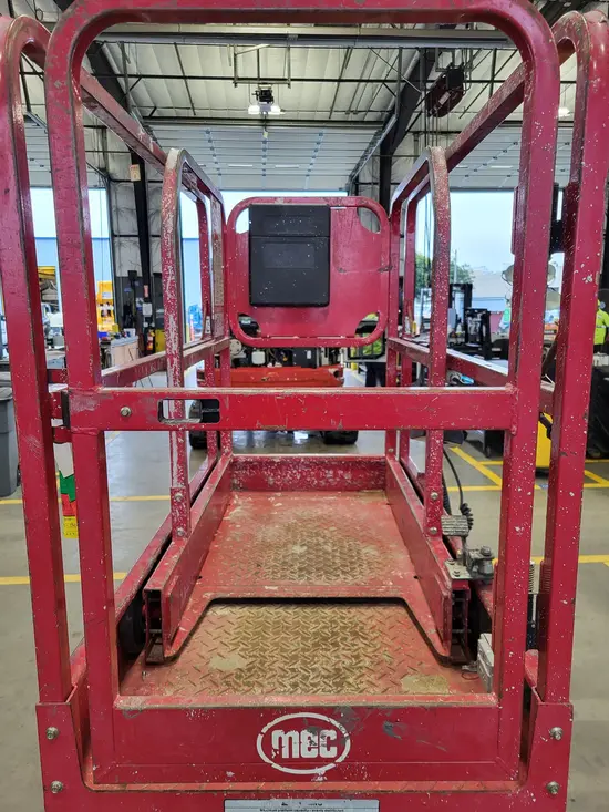 2018 MEC MICRO 19 Scissor Lift