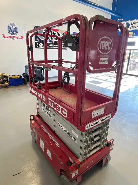 2018 MEC MICRO 19 Scissor Lift