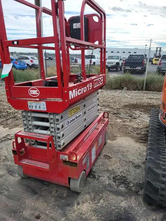 2018 MEC MICRO 19 Scissor Lift