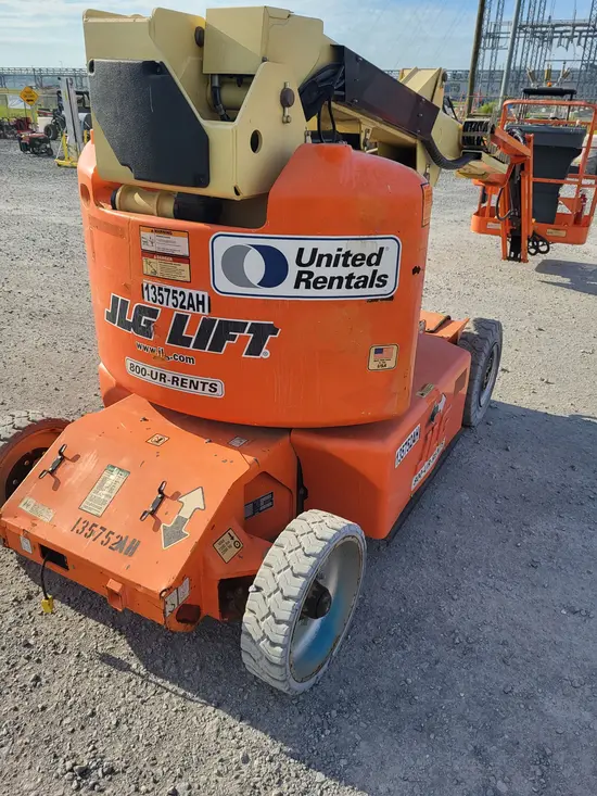 2014 JLG E400AJPN Articulating Boom Lift