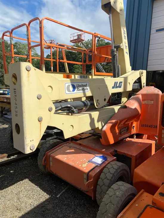 2016 JLG E400AJPN Articulating Boom Lift