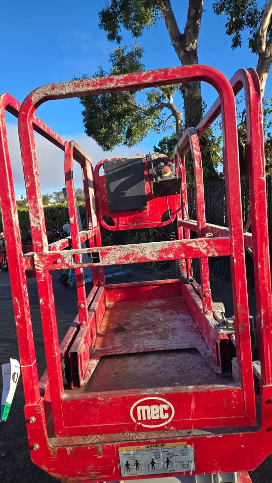 2018 MEC MICRO 19 Scissor Lift