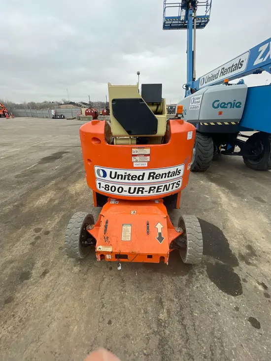 2016 JLG E400AJPN Articulating Boom Lift
