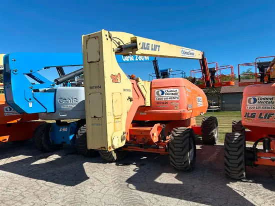 2013 JLG 800AJ Articulating Boom Lift