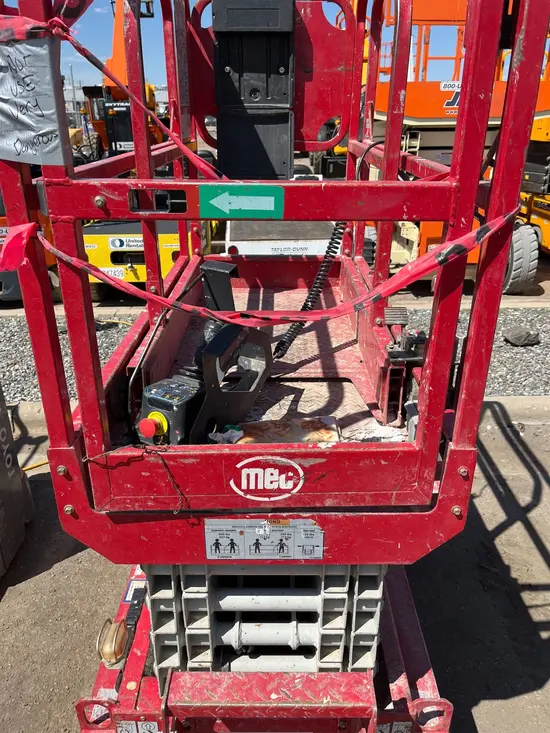 2018 MEC MICRO 19 Scissor Lift