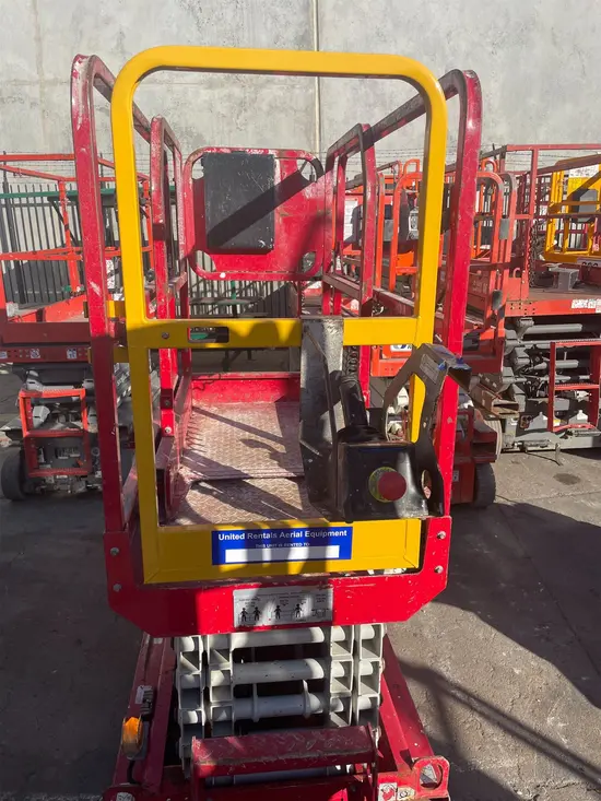 2018 MEC MICRO 19 Scissor Lift