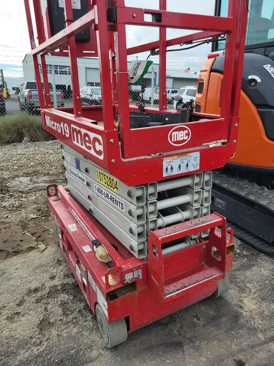 2018 MEC MICRO 19 Scissor Lift