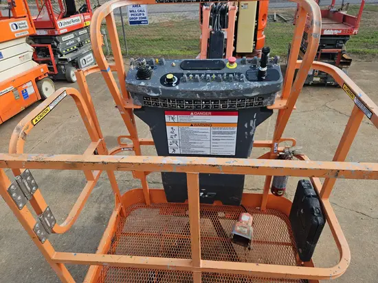 2013 JLG E300AJP Articulating Boom Lift