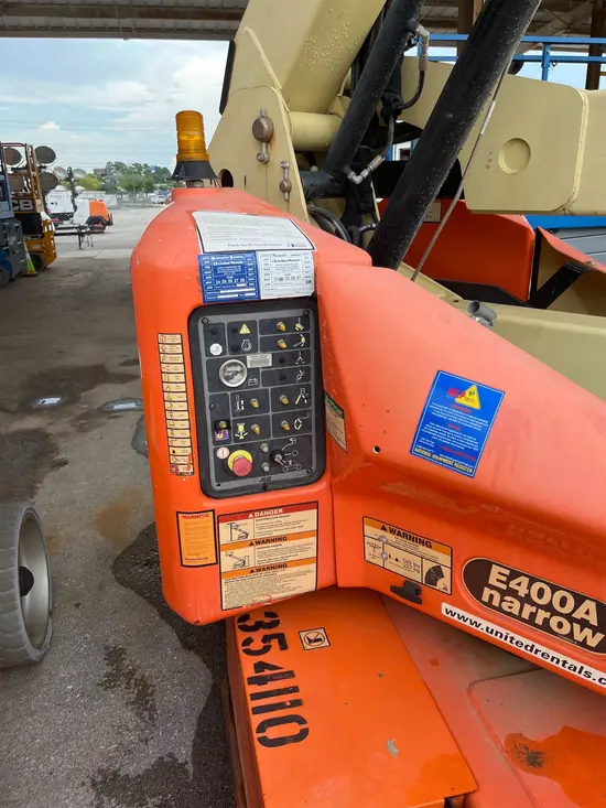 2015 JLG E400AN Articulating Boom Lift