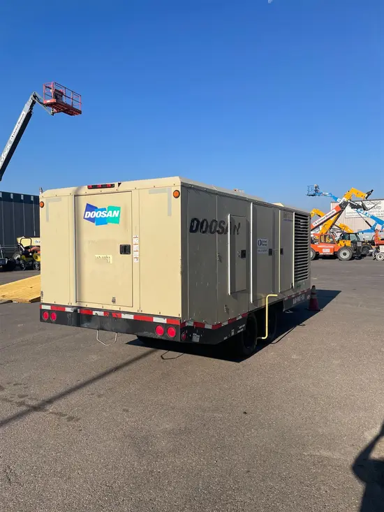 2019 Doosan XHP1170WCU-T4F Air Compressor