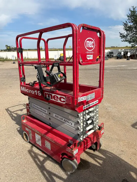 2018 MEC MICRO 19 Scissor Lift