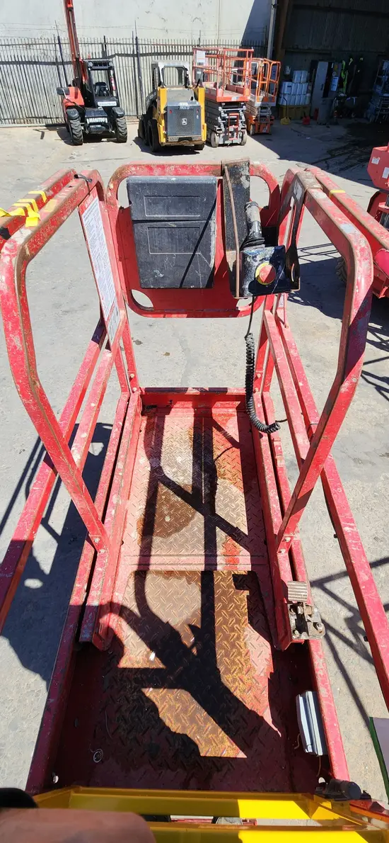 2018 MEC MICRO 19 Scissor Lift