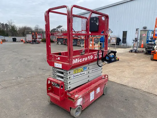 2017 MEC MICRO 19 Scissor Lift