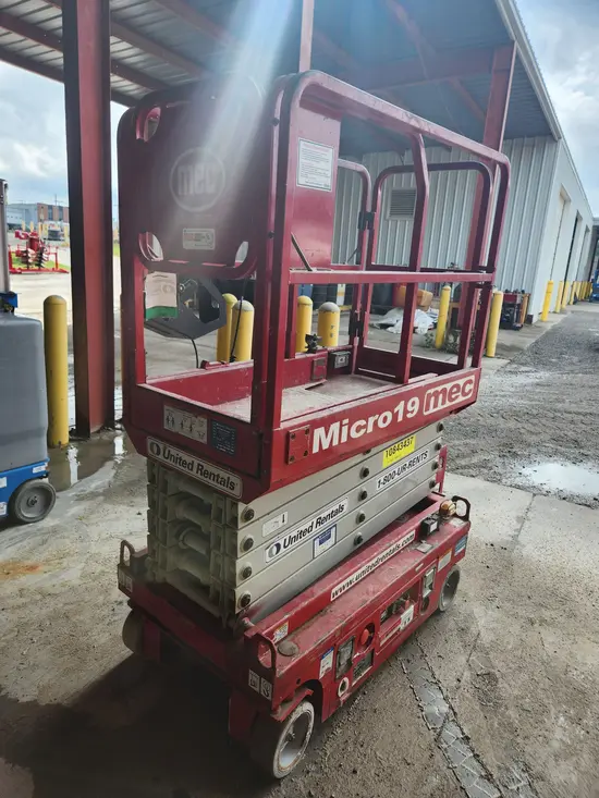 2018 MEC MICRO 19 Scissor Lift