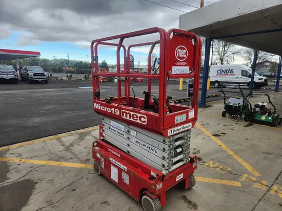 2018 MEC MICRO 19 Scissor Lift