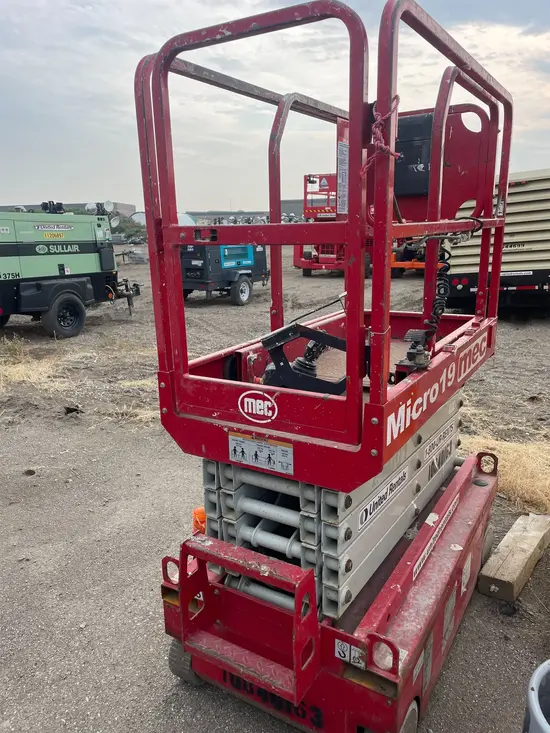 2018 MEC MICRO 19 Scissor Lift