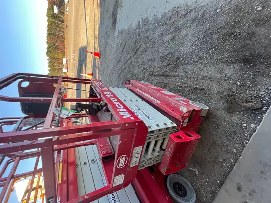 2018 MEC MICRO 19 Scissor Lift