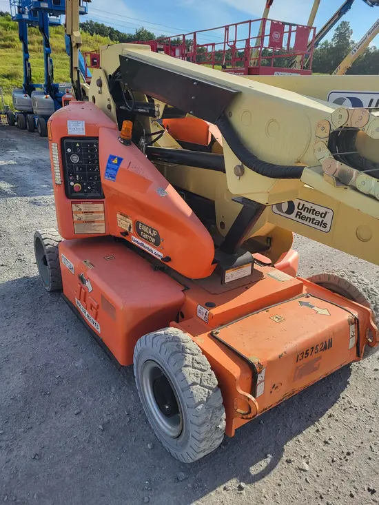 2014 JLG E400AJPN Articulating Boom Lift