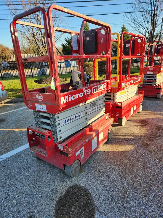 2017 MEC MICRO 19 Scissor Lift