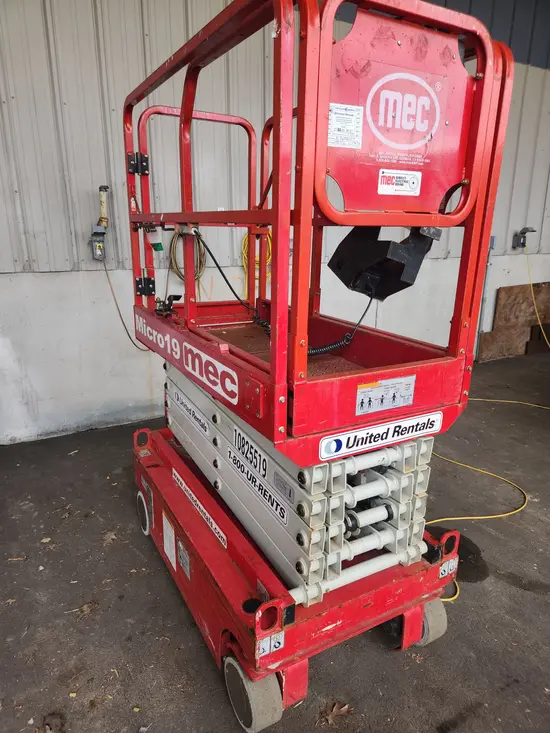 2018 MEC MICRO 19 Scissor Lift