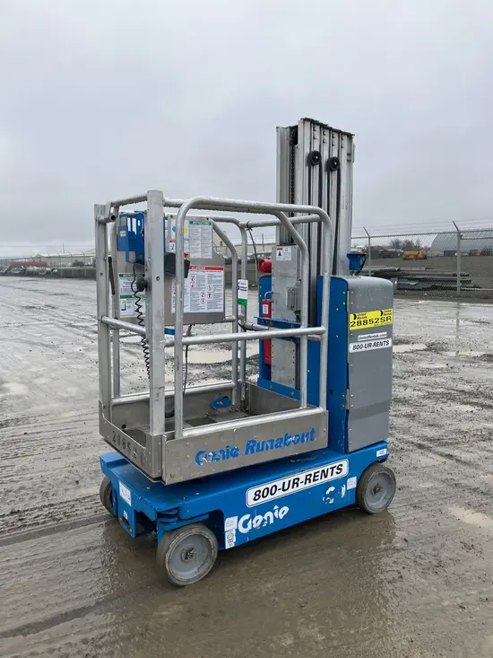 2018 Genie GR-20 Self-Propelled One-Person Lift