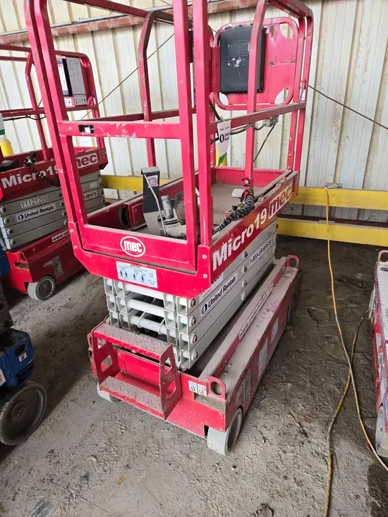 2018 MEC MICRO 19 Scissor Lift
