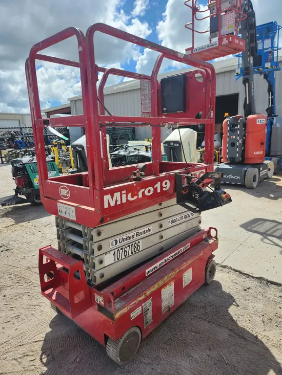 2018 MEC MICRO 19 Scissor Lift