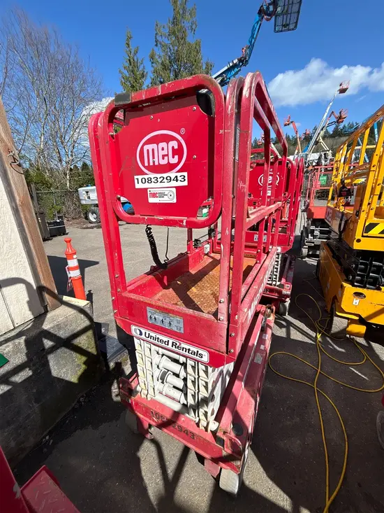 2018 MEC MICRO 19 Scissor Lift