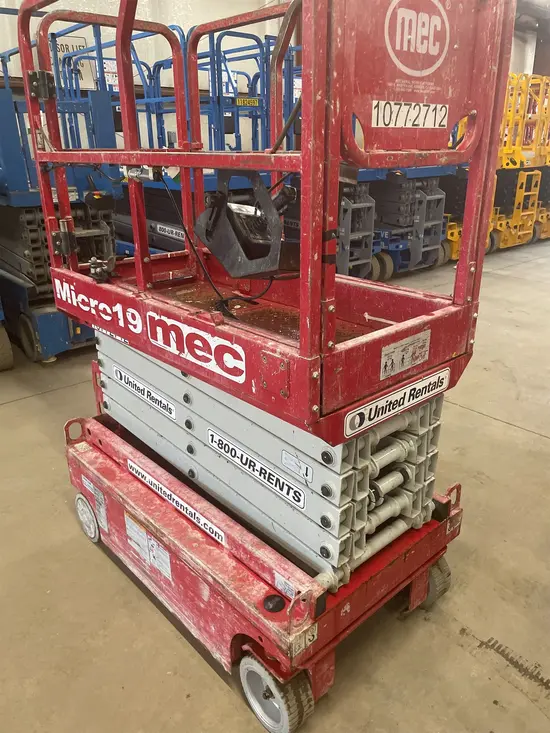 2018 MEC MICRO 19 Scissor Lift