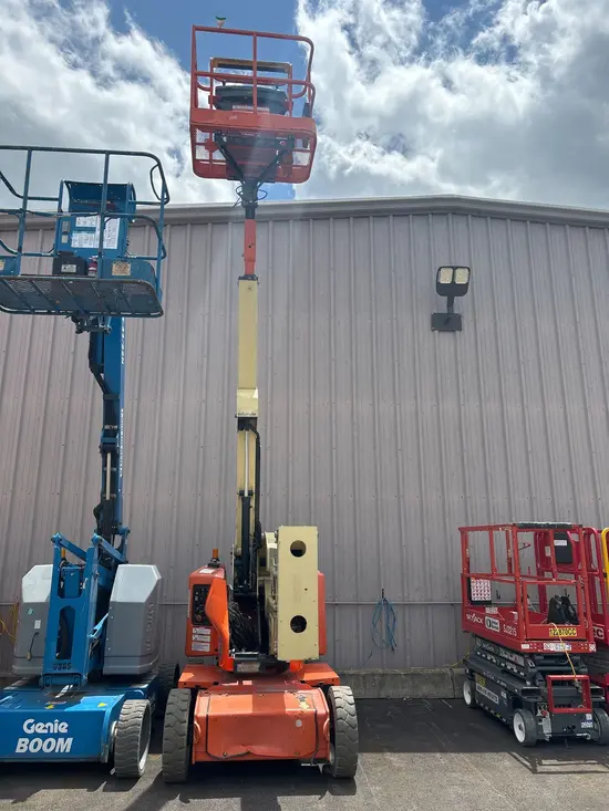 2017 JLG E400AN Articulating Boom Lift