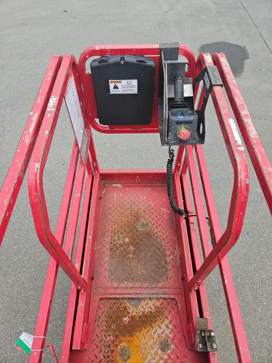 2018 MEC MICRO 19 Scissor Lift