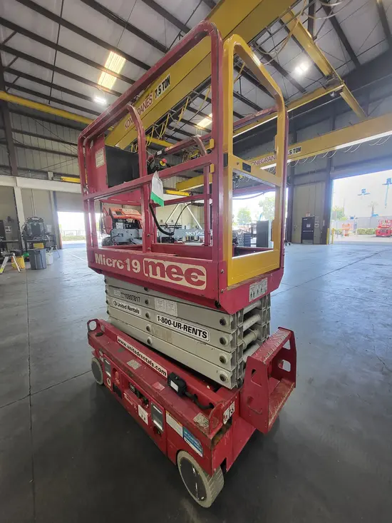 2018 MEC MICRO 19 Scissor Lift