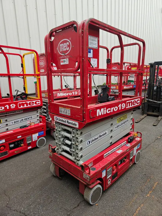2018 MEC MICRO 19 Scissor Lift