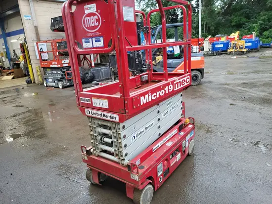 2018 MEC MICRO 19 Scissor Lift