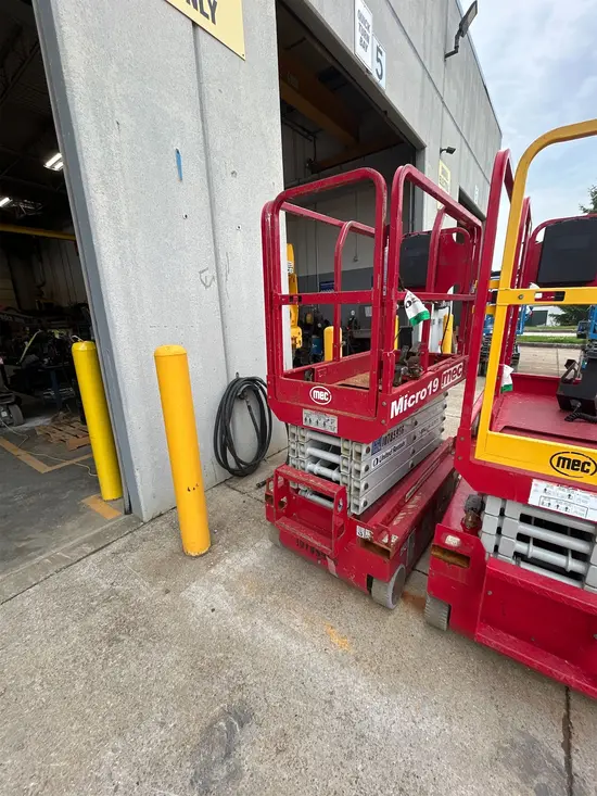 2018 MEC MICRO 19 Scissor Lift