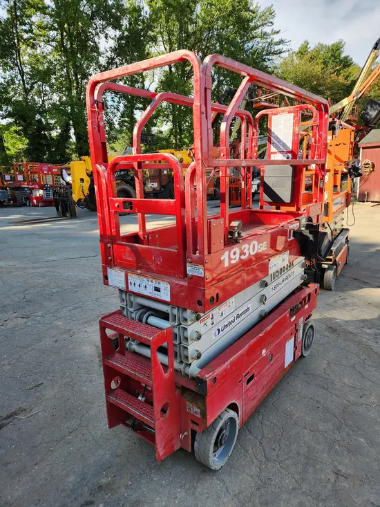 2017 MEC 1930SE Scissor Lift